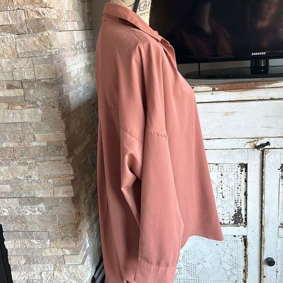 Jodifl rust split neck collar dolman sleeve hi lo oversized blouse - Picture 8 of 16